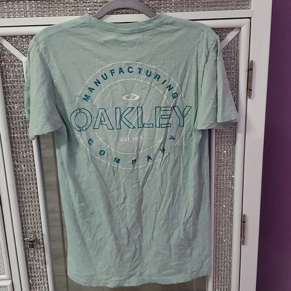 Oakley shirt - Picture 2 of 2